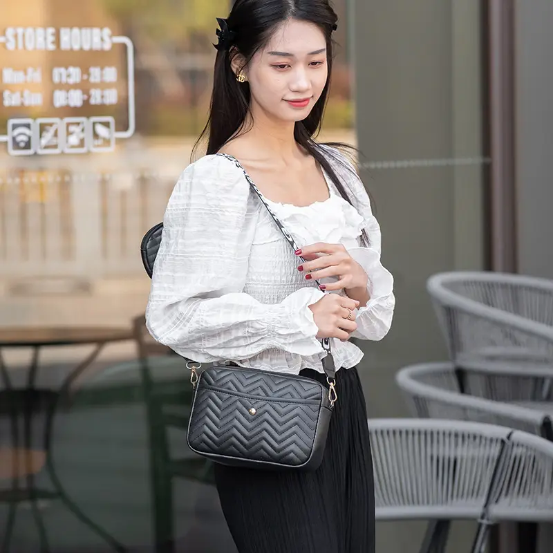 Women's Korean Style Crossbody Bag with Cosmetics & Pouch — feature 6