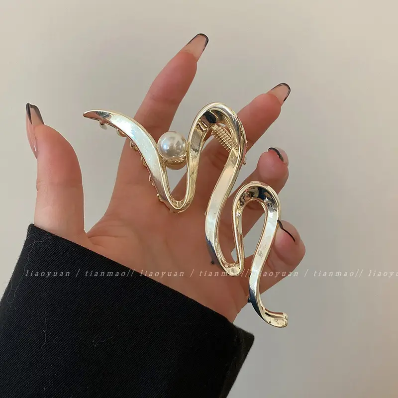 Cold Style Shark Clip Hairpin for Women - Image 2