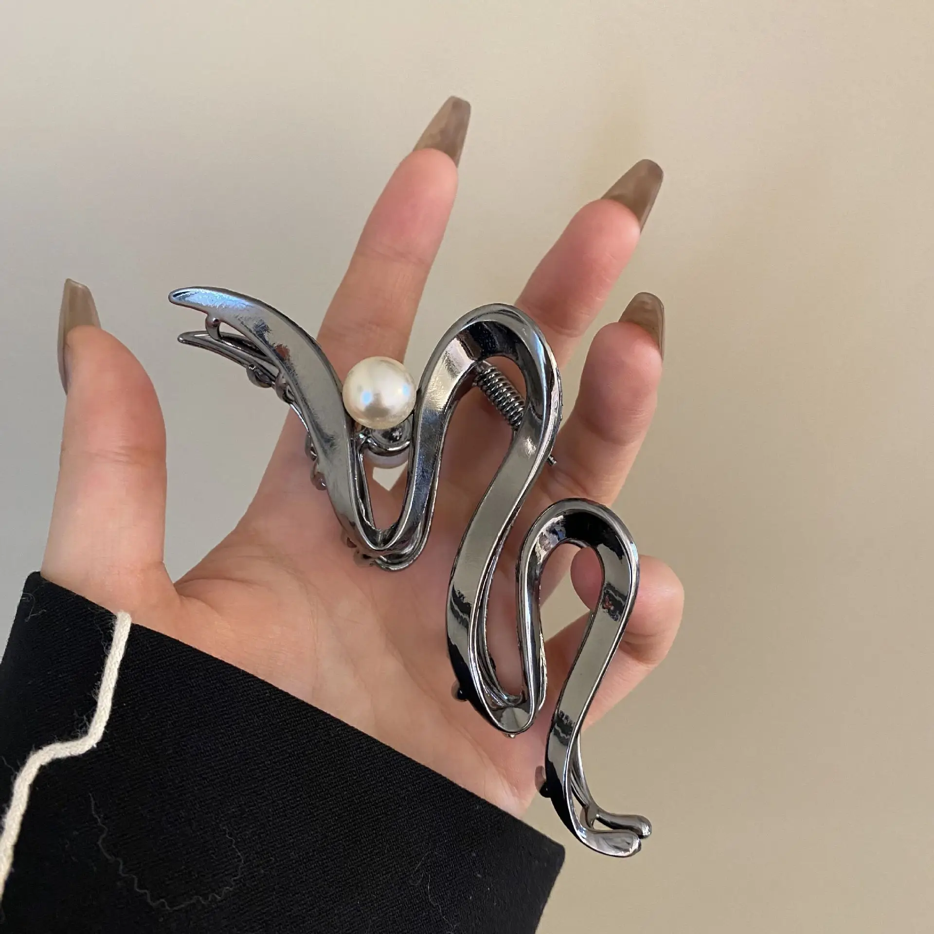 Cold Style Shark Clip Hairpin for Women - Image 3