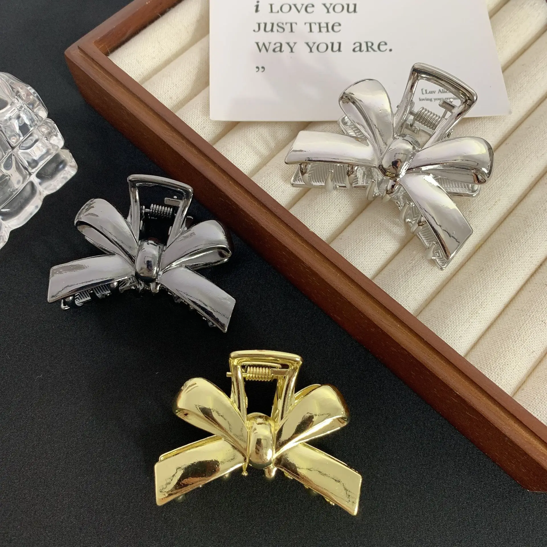 Simple Bow Small Metal Hairpin Women's Head Shark Clip — feature 22