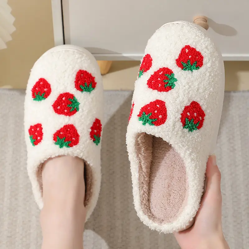 New comfortable home cute cartoon strawberry winter cotton slippers men and women couple thick bottom warm cotton slippers