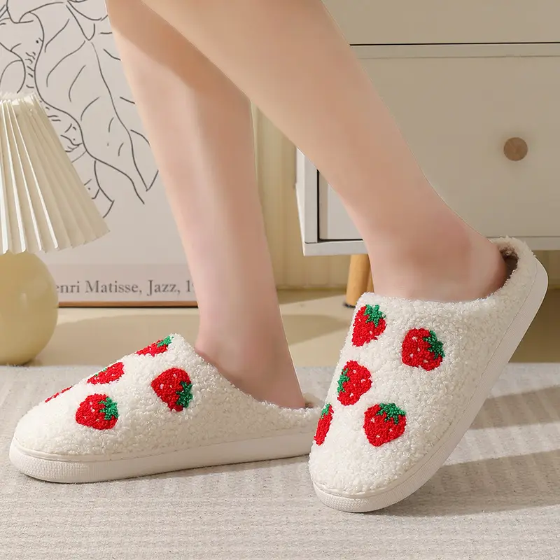 New comfortable home cute cartoon strawberry winter cotton slippers men and women couple thick bottom warm cotton slippers