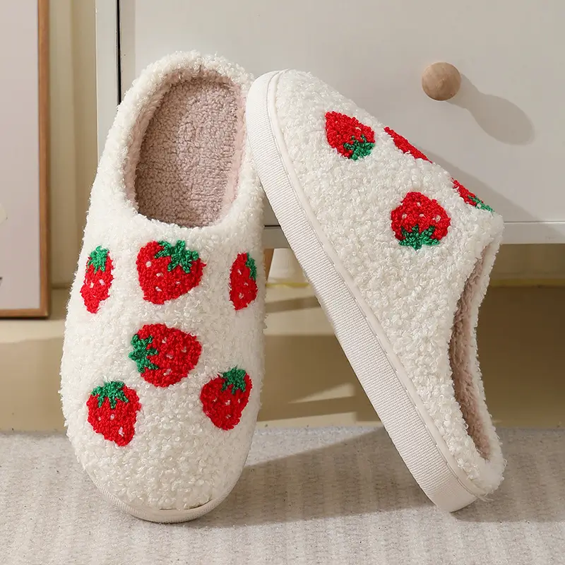 New Comfortable Home Cute Cartoon Strawberry Winter Cotton Slippers for Men and Women Couple Thick Bottom Warm Cotton Slippers
