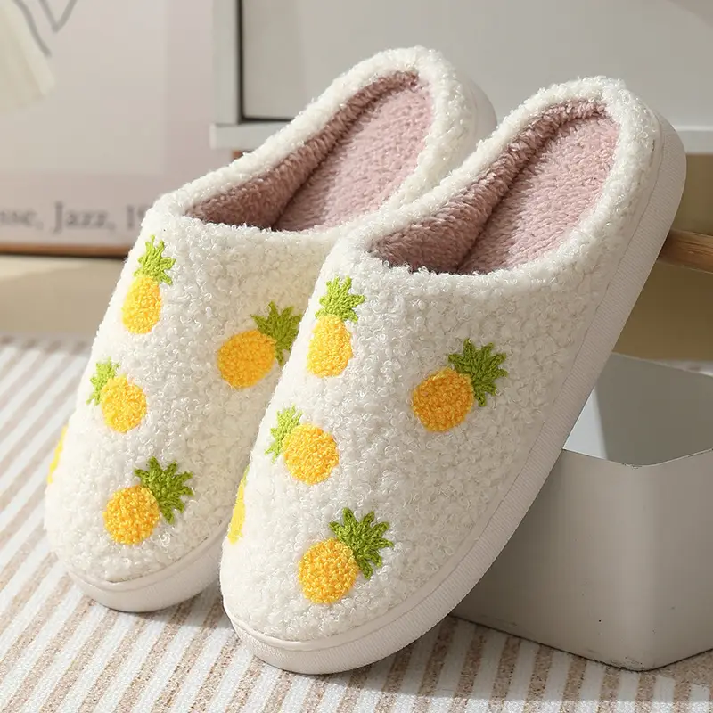 New Comfortable Home Cute Cartoon Strawberry Winter Cotton Slippers for Men and Women Couple Thick Bottom Warm Cotton Slippers