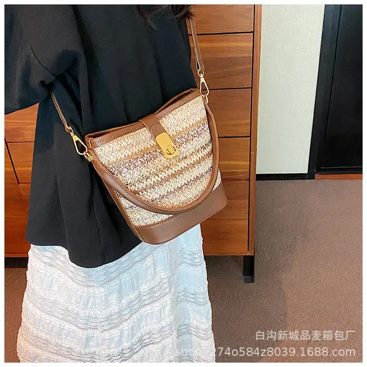Women's Ethnic Straw Bag Brown Leather Handle 2023 — feature 14