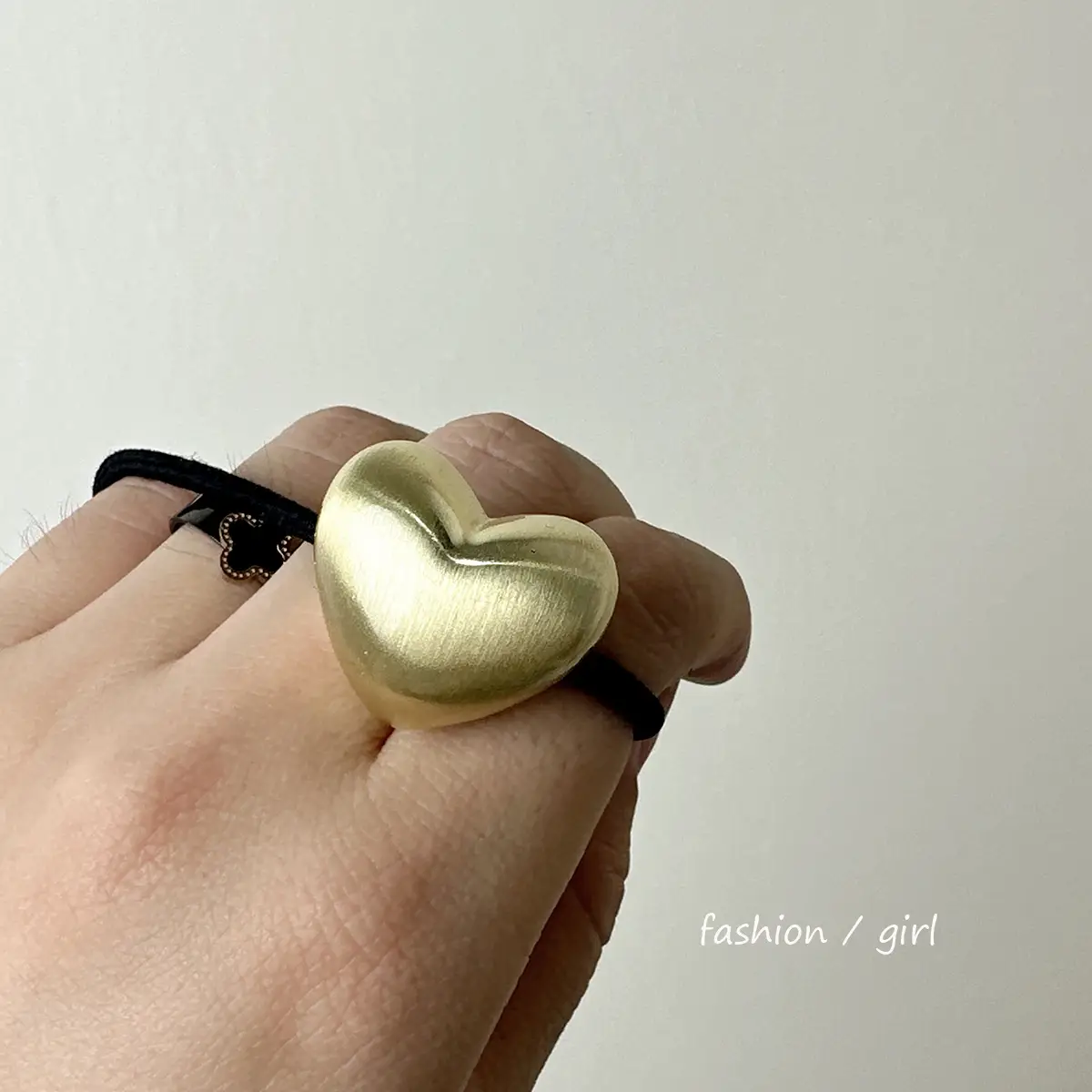 Vintage Gold Heart Hair Tie for Women — feature 17