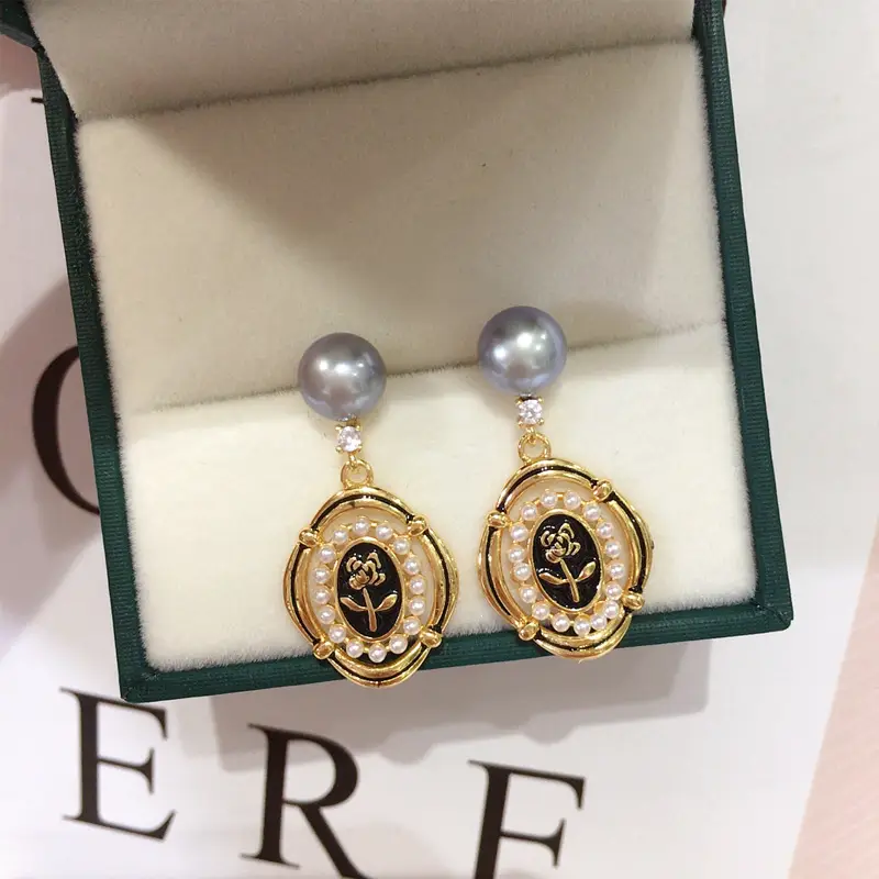 18K Gold Pearl Earrings for Women Retro Geometric Design - Image 2