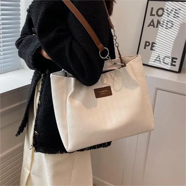 Women's Black Quilted Shoulder Bag 2023 New Color