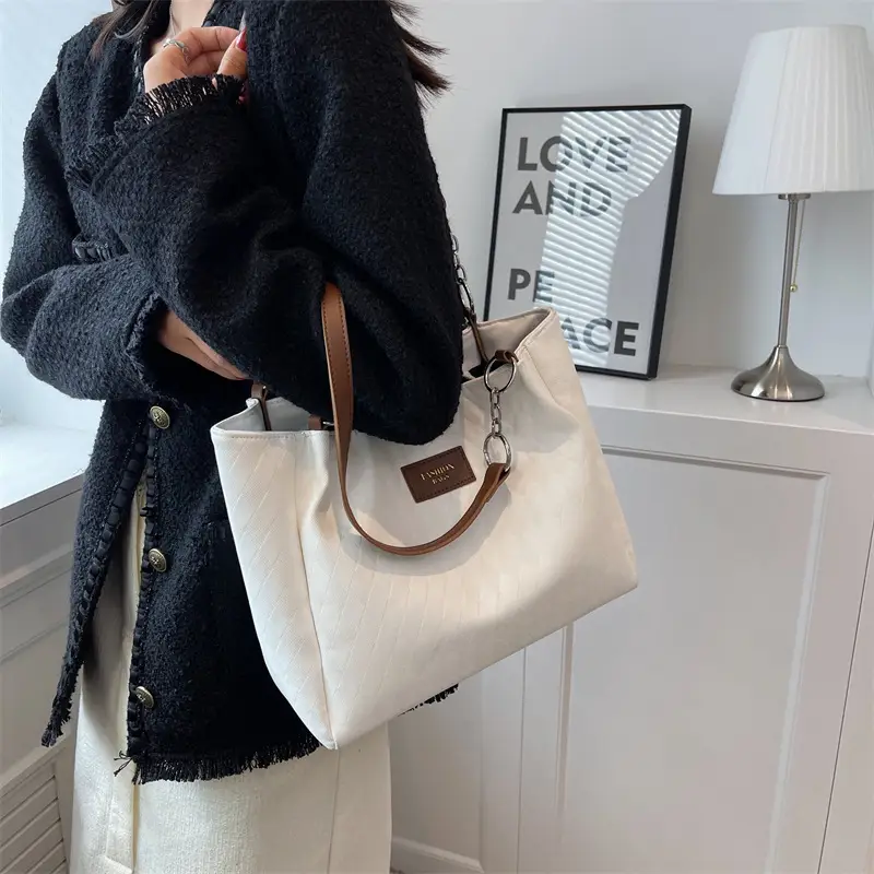 Women's Black Quilted Shoulder Bag 2023 New Color — feature 14