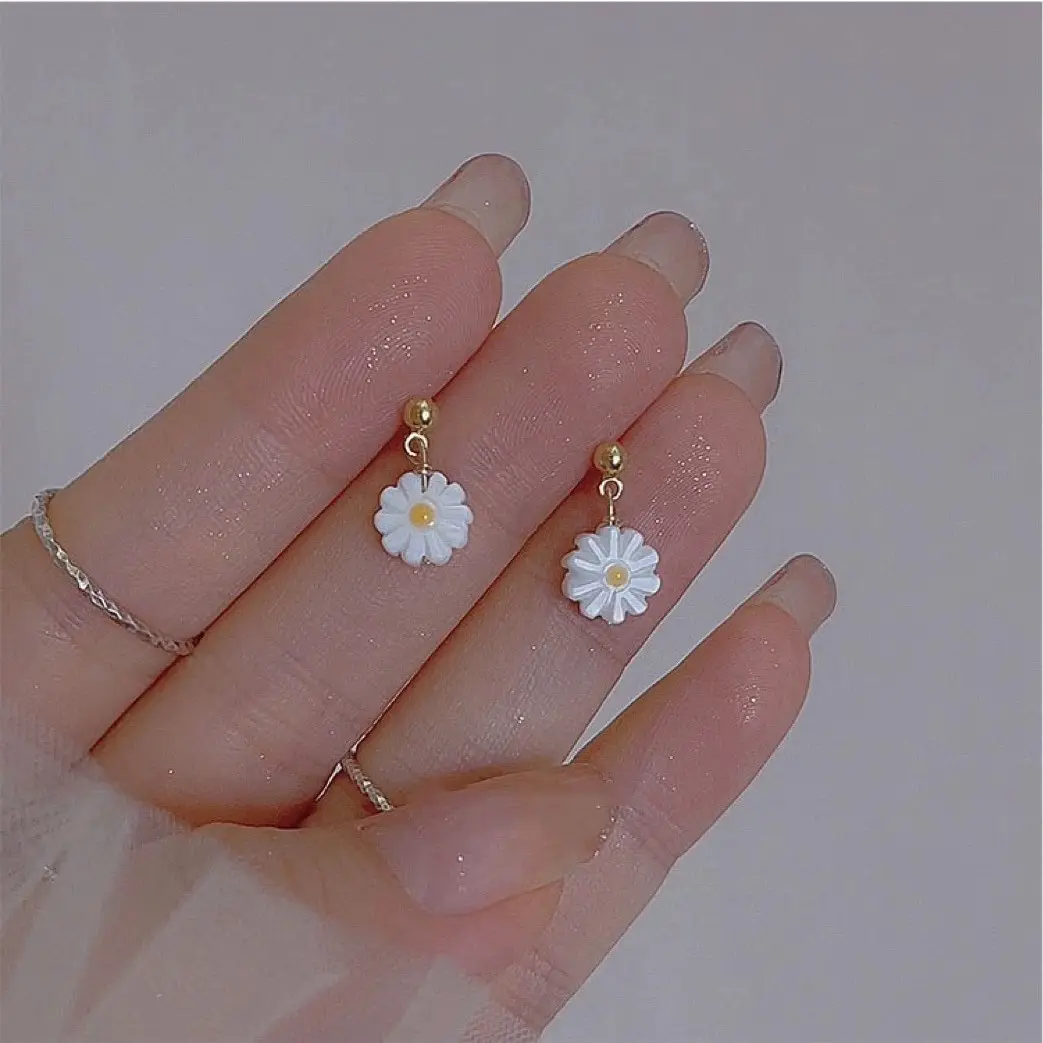 Mini Carved Daisy Earrings 925 Silver Needle Hand Carved