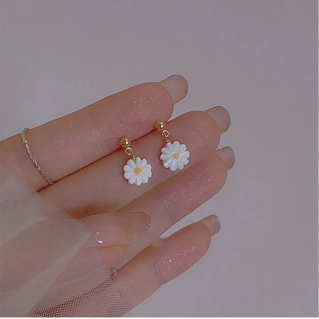 Mini Carved Daisy Earrings 925 Silver Needle Hand Carved