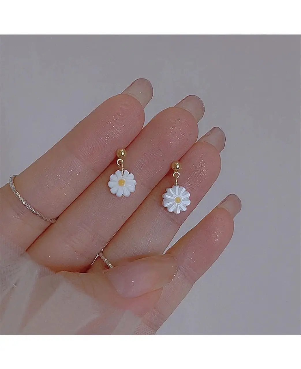 Mini Carved Daisy Earrings 925 Silver Needle Hand Carved — feature 2