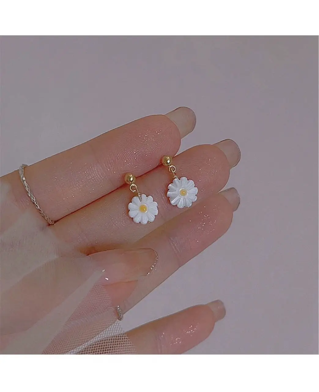 Mini Carved Daisy Earrings 925 Silver Needle Hand Carved — feature 4
