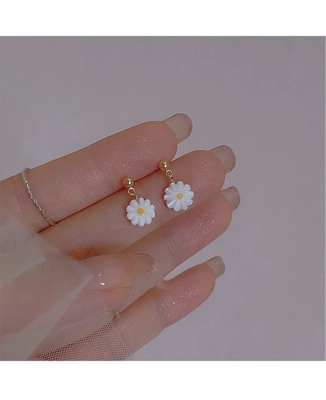 Mini Carved Daisy Earrings 925 Silver Needle Hand Carved — feature 5