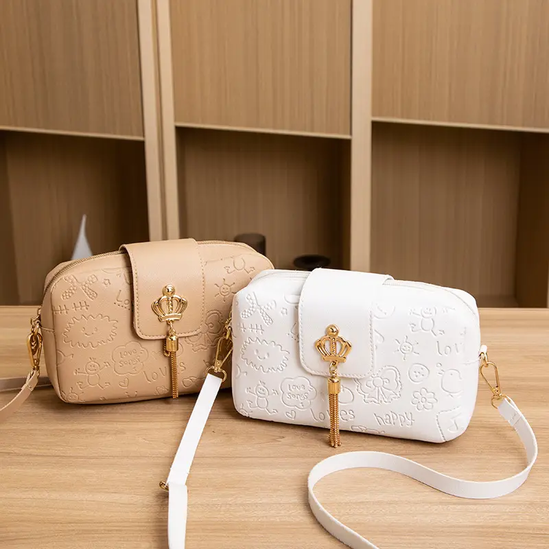 Printed Women's Shoulder Bag with Gold Clasp - Image 7