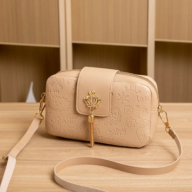 Printed Women's Shoulder Bag with Gold Clasp - Image 4