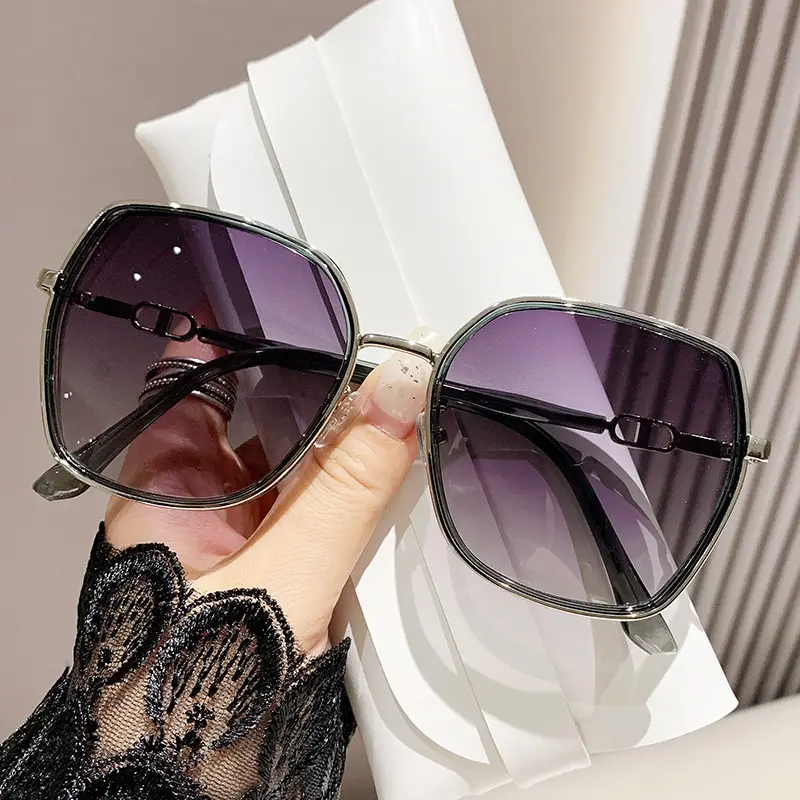 Women Anti-UV Polarized Sunglasses Large Frame