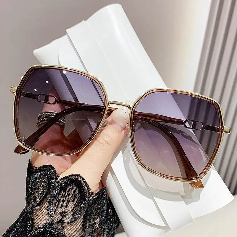 Women Anti-UV Polarized Sunglasses Large Frame