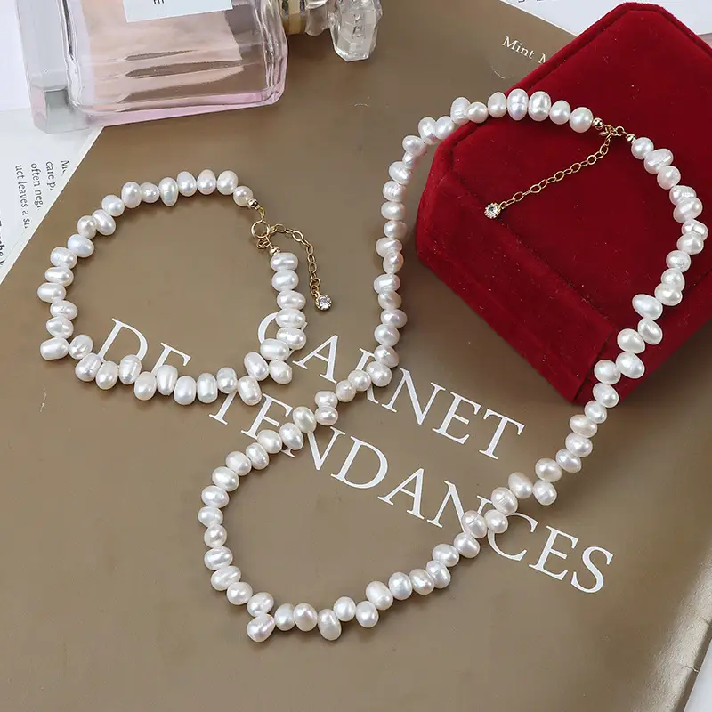 French Retro Pearl Clavicle Chain with Buckle