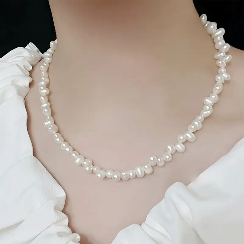 French Retro Pearl Clavicle Chain with Buckle