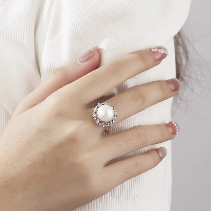 French Retro Pearl Star Ring for Women - Image 3