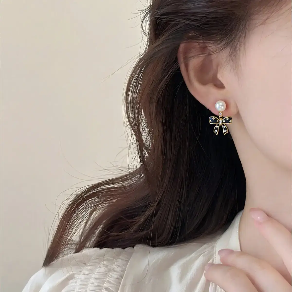 18K Gold Bow Pearl Earrings for Women - Image 6