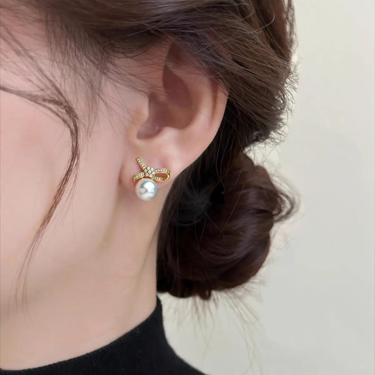 Women's Bow Pearl Earrings 18K Gold Light Luxury - Image 6