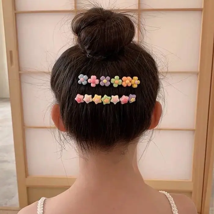 Cute Plastic Hairpin with Colorful Pom Pom for Girls