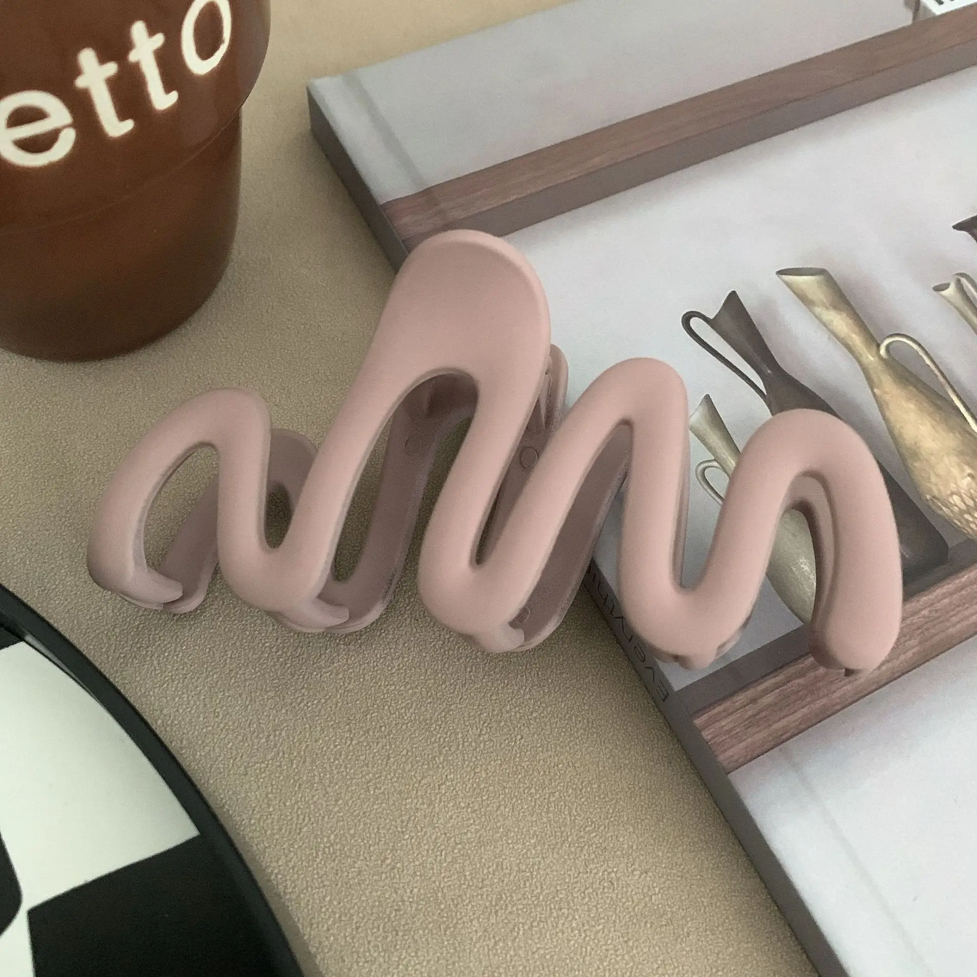 2023 New Niche Curved Frosted Hairpin Women's Back of Head Clip
