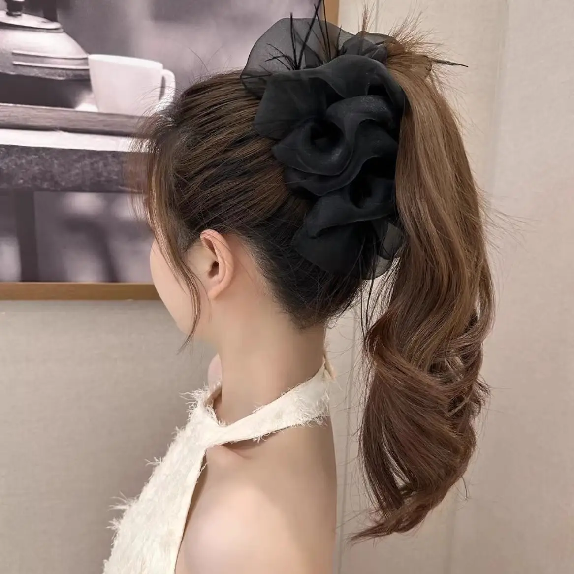Princess Style Feather Mesh Headupdo with Princess Clip — feature 13