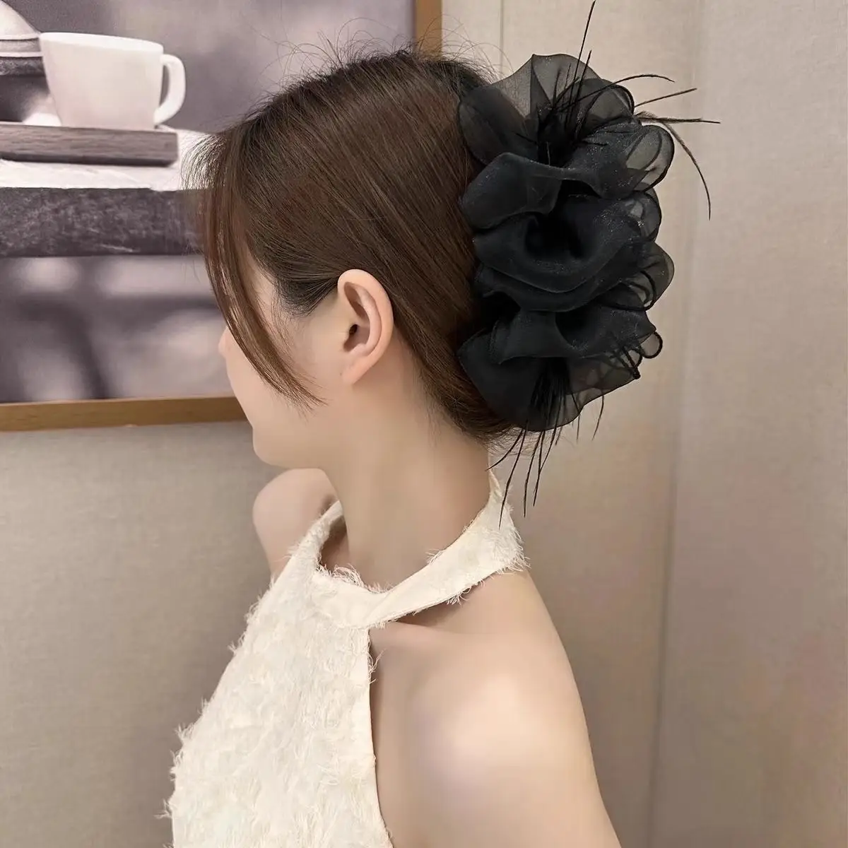 Princess Style Feather Mesh Headupdo with Princess Clip — feature 14