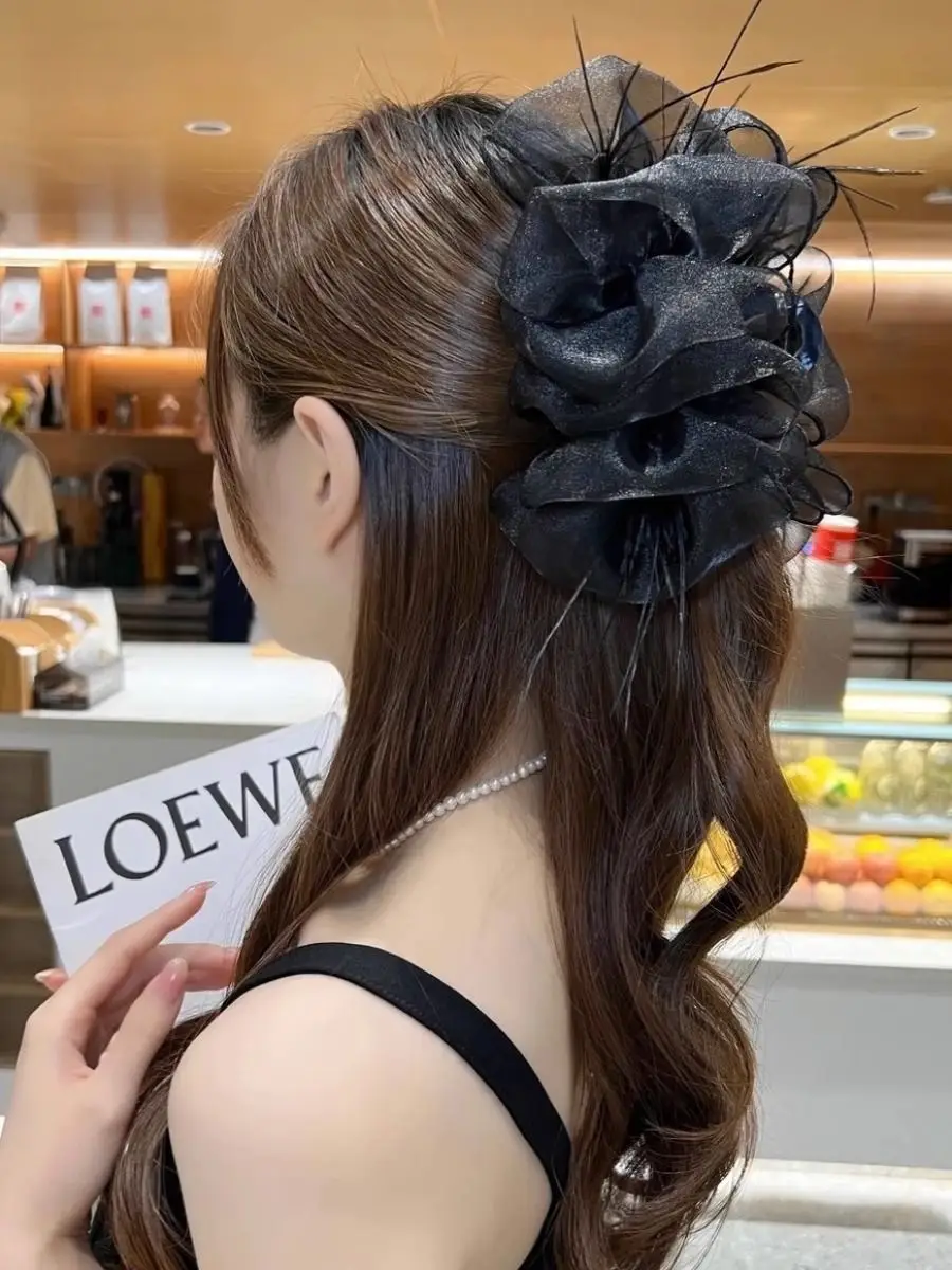 Princess Style Feather Mesh Headupdo with Princess Clip — feature 23