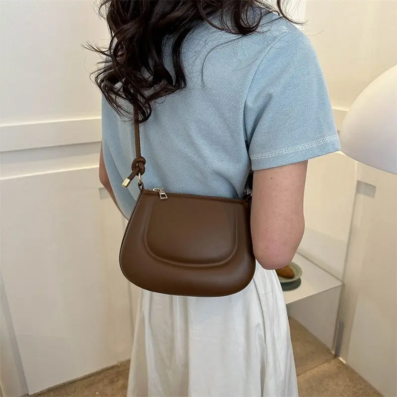 Elegant White Shoulder Crossbody Bag for Women - Image 10