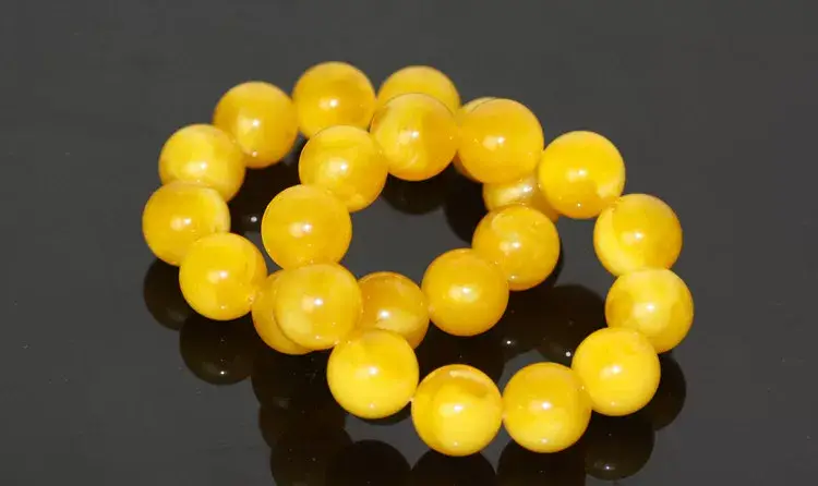 Baltic Amber Chicken Oil Yellow Beads Bracelet for Men Women — feature 6