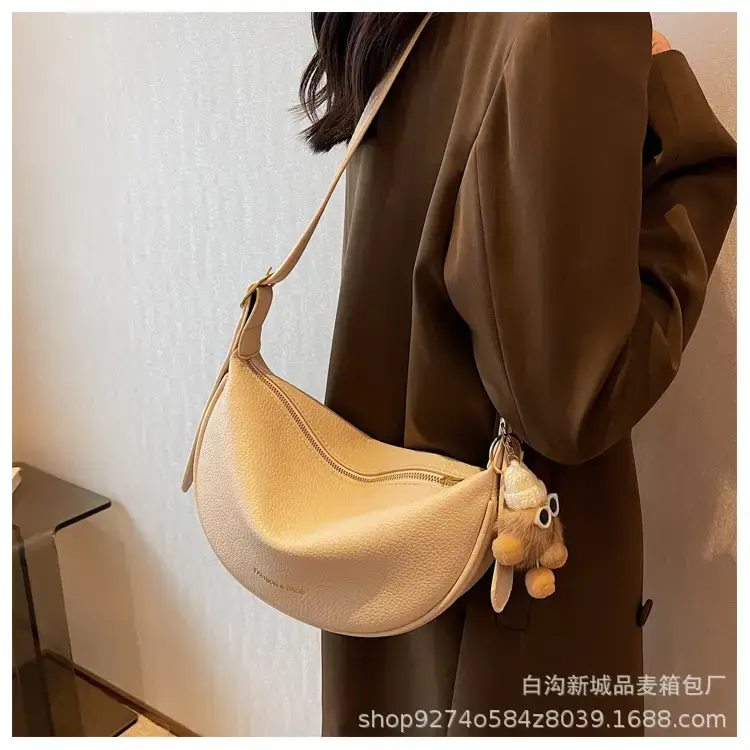 Black Leather Messenger Bag for Women 2023 — feature 18