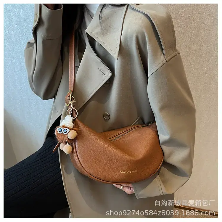 Black Leather Messenger Bag for Women 2023 — feature 19