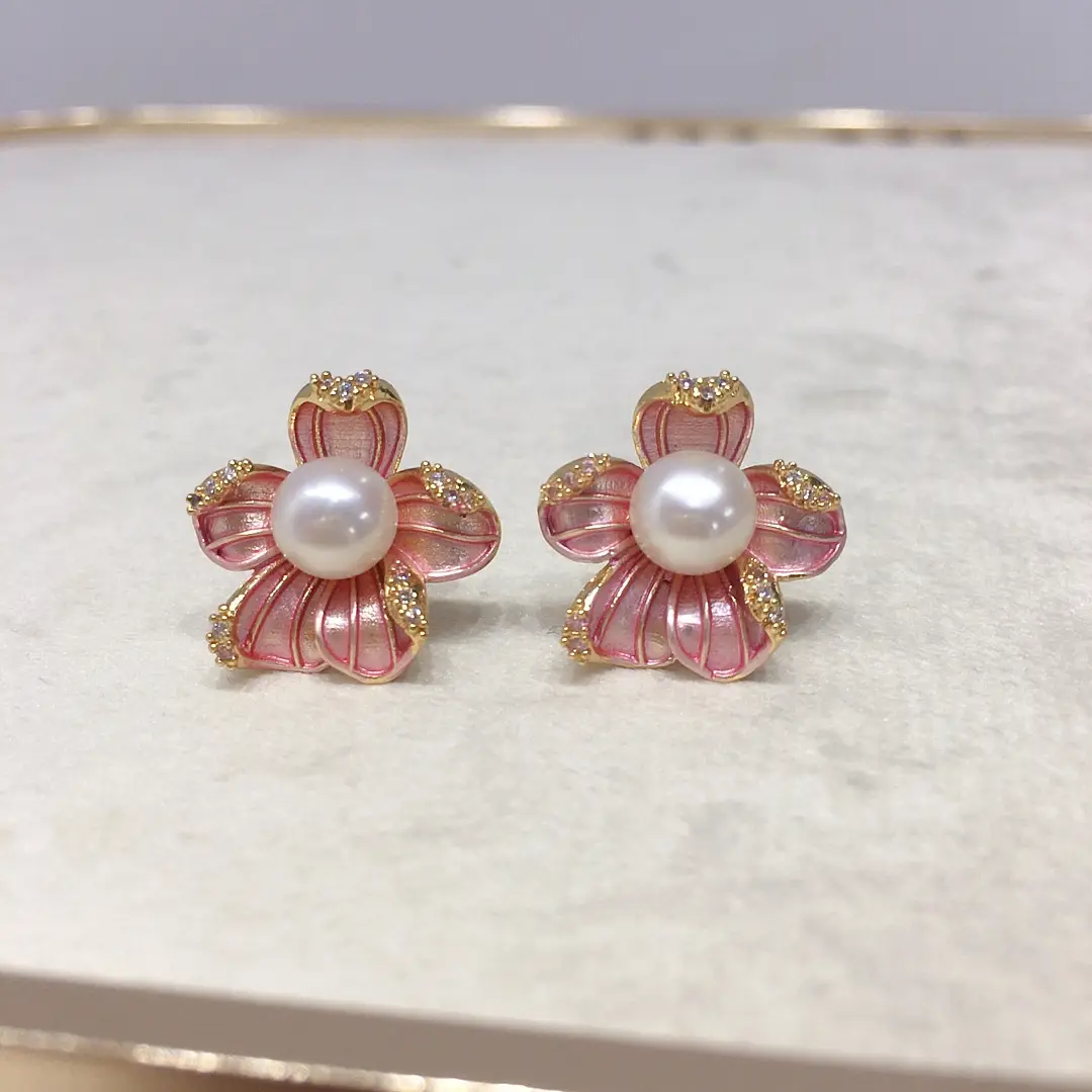 Zhuji Natural Pearl Earrings 18K Gold Floral Design — feature 10