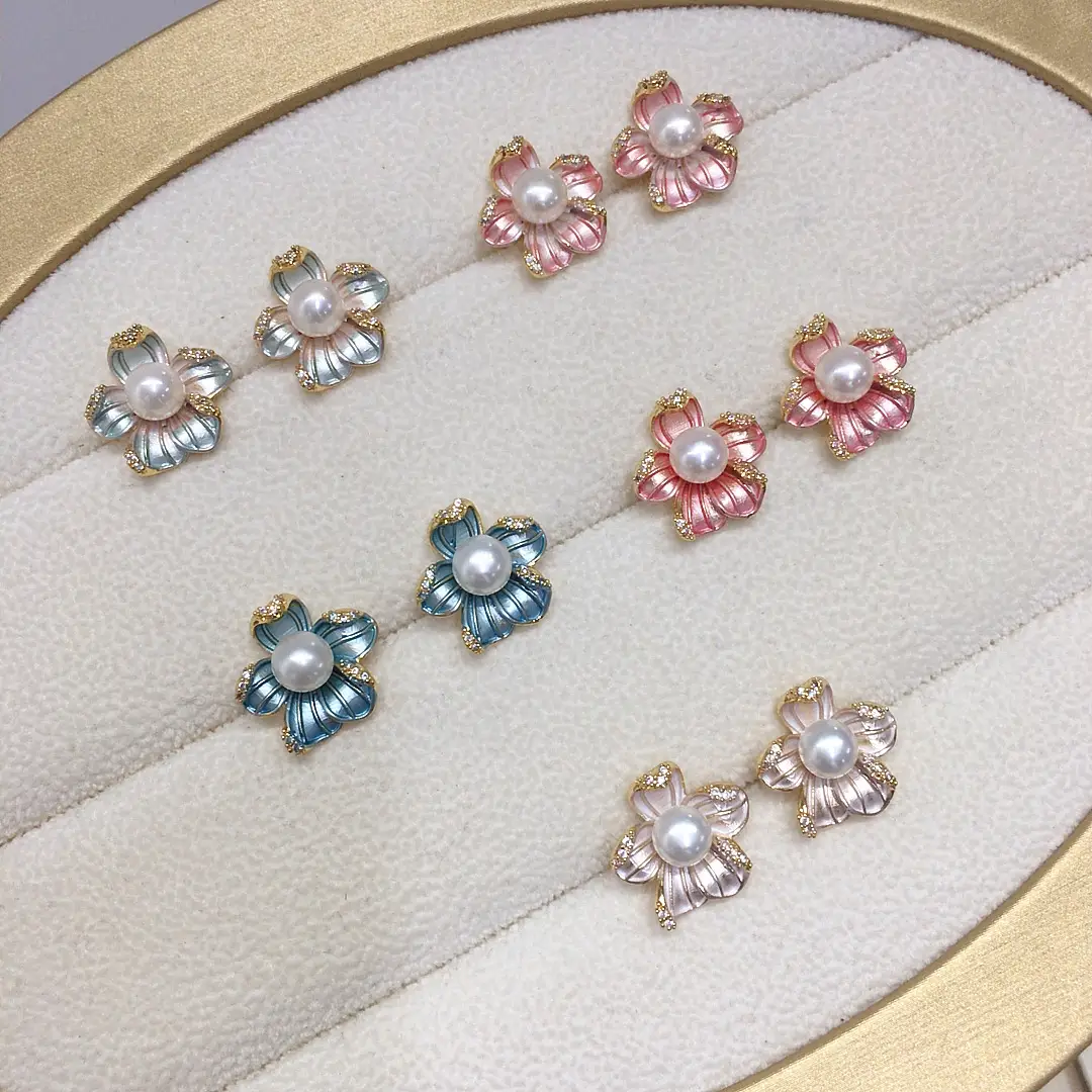 Zhuji Natural Pearl Earrings 18K Gold Floral Design — feature 15