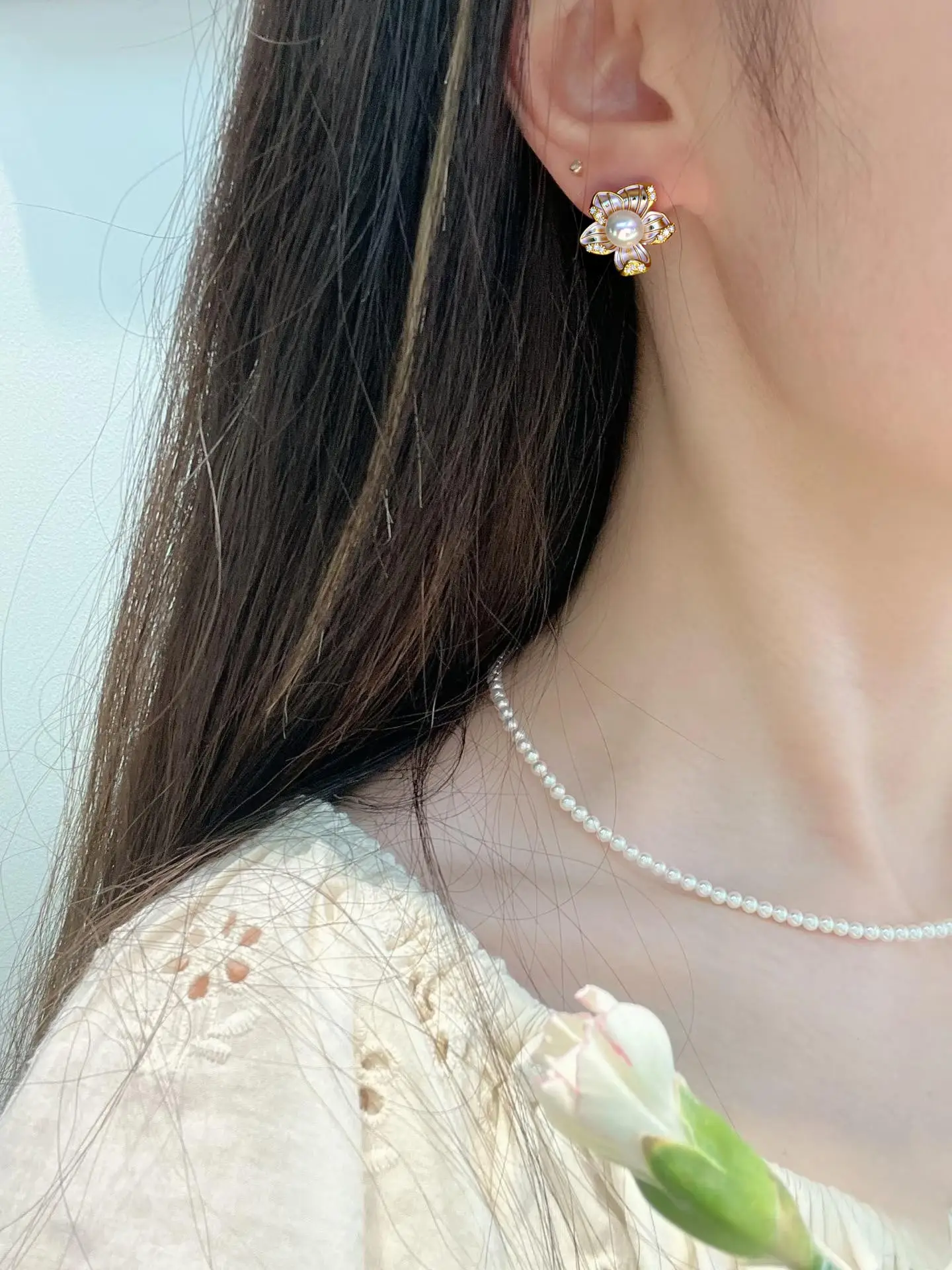 Zhuji Natural Pearl Earrings 18K Gold Floral Design — feature 16