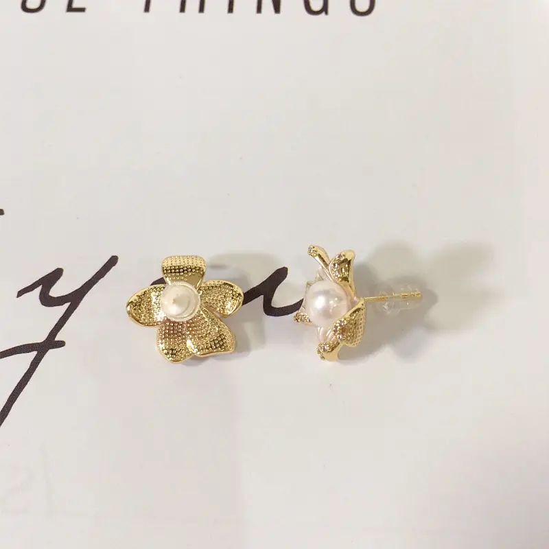 Zhuji Natural Pearl Earrings 18K Gold Floral Design — feature 6
