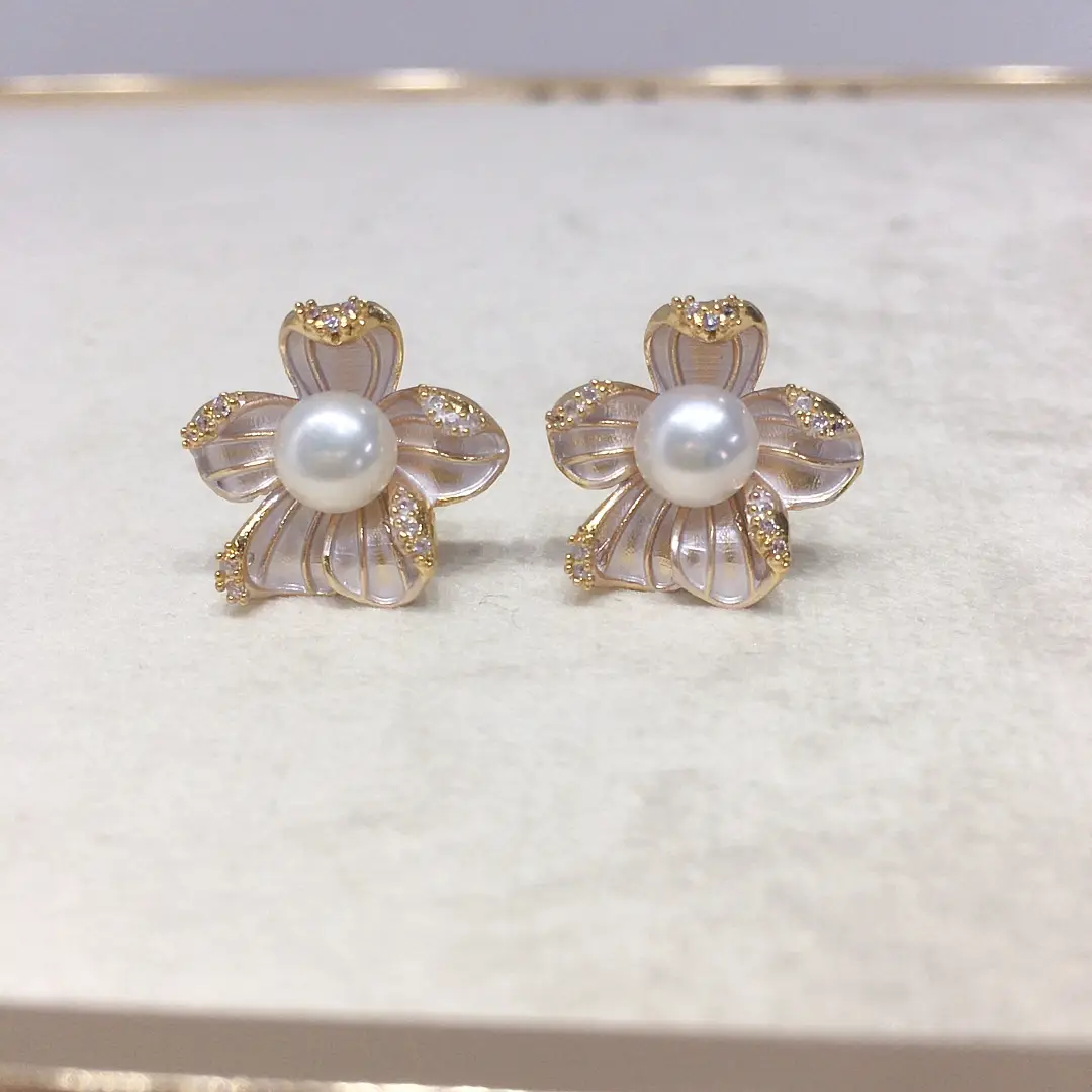 Zhuji Natural Pearl Earrings 18K Gold Floral Design — feature 9