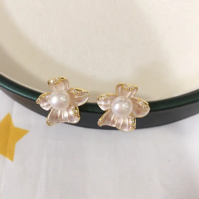 Zhuji Natural Pearl Earrings 18K Gold Floral Design — feature 7