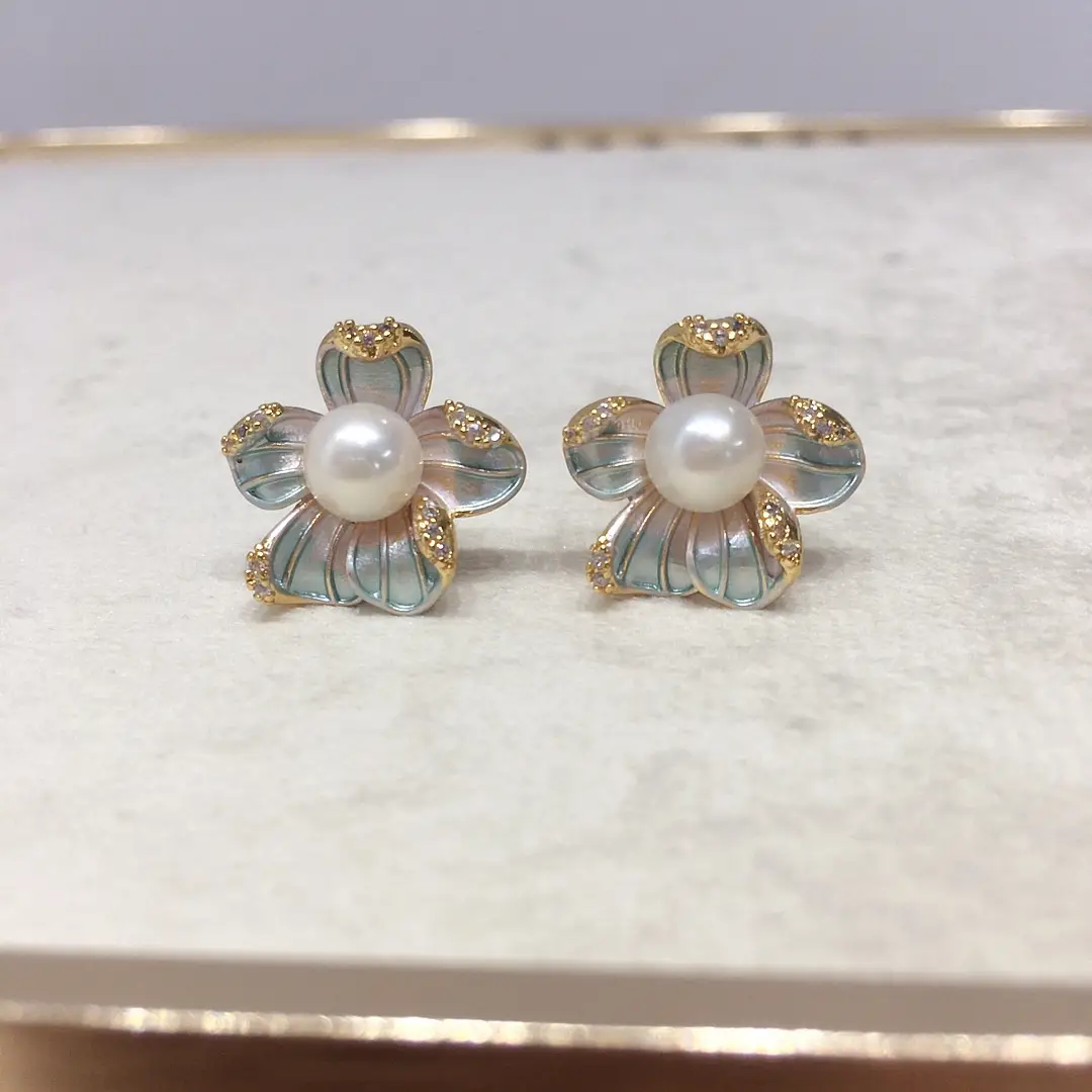 Zhuji Natural Pearl Earrings 18K Gold Floral Design - Image 4