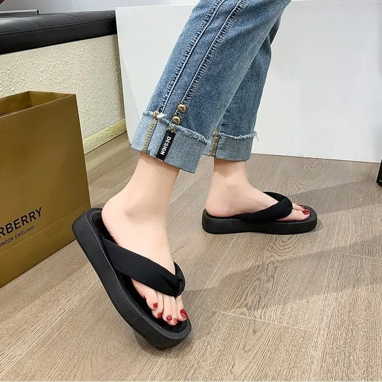 Women's Black Thick Platform Flip Flops Summer Casual — feature 1