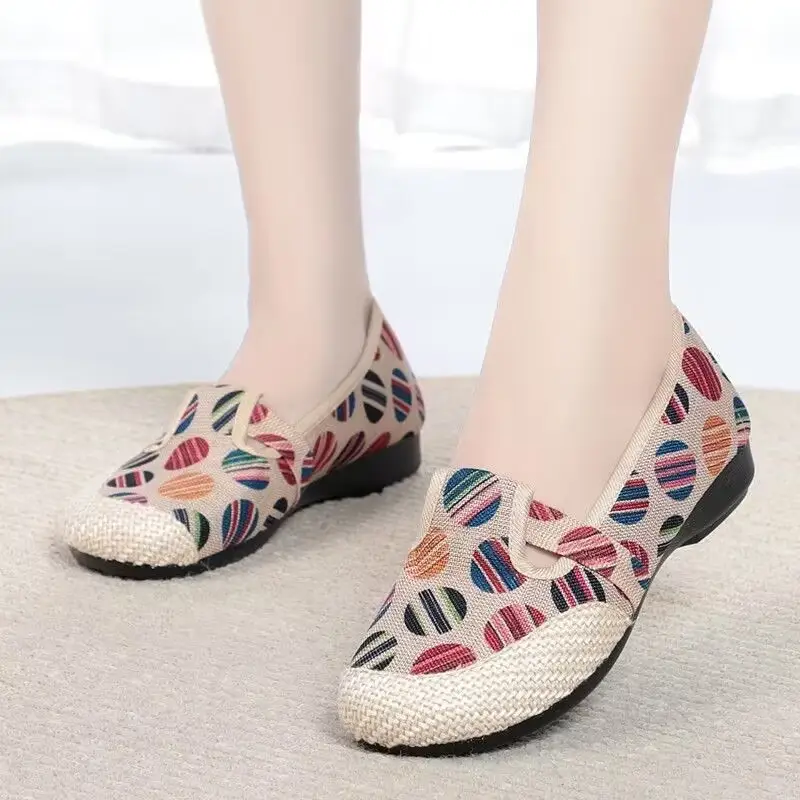 Old Beijing Style Women's Canvas Slip-On Shoes with Leaf Pattern