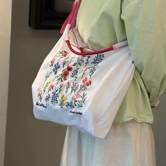 Women's Embroidered Floral Handheld Bag White - Image 5