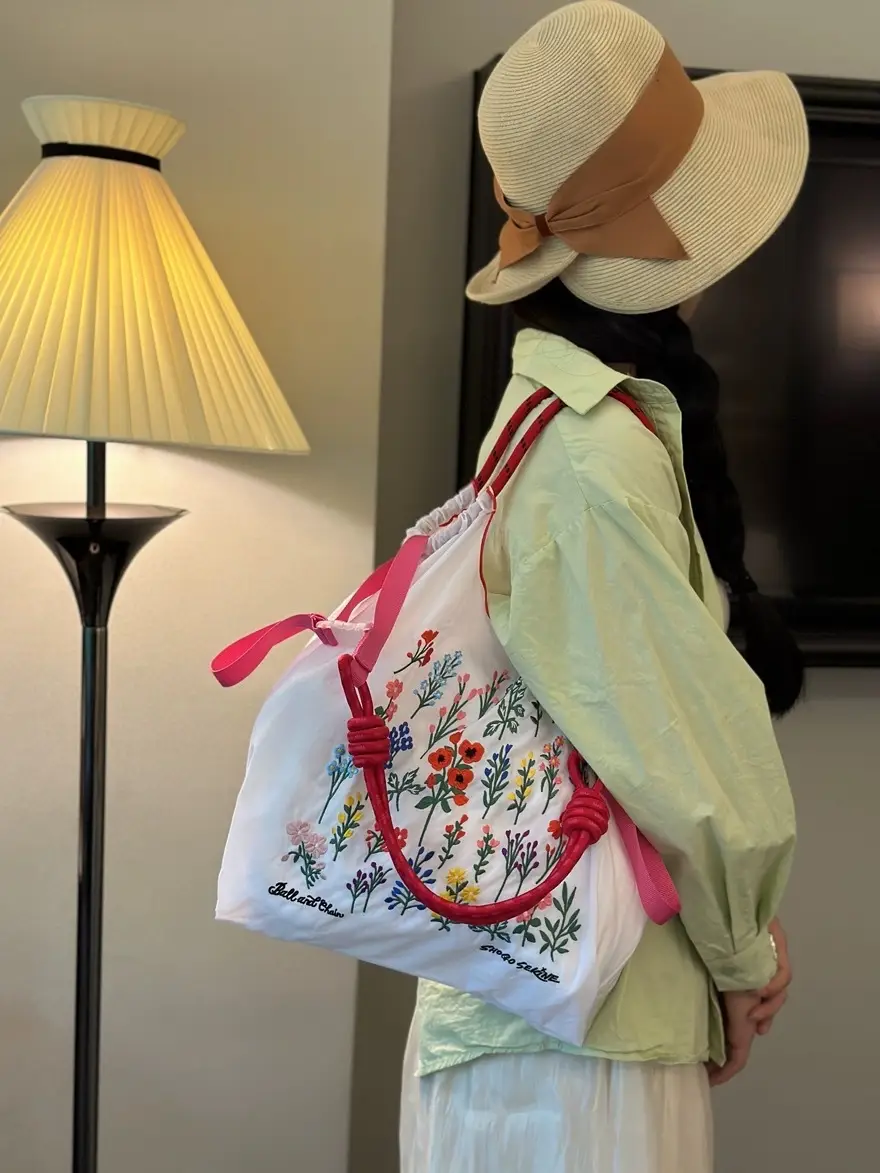 Women's Embroidered Floral Handheld Bag White — feature 7