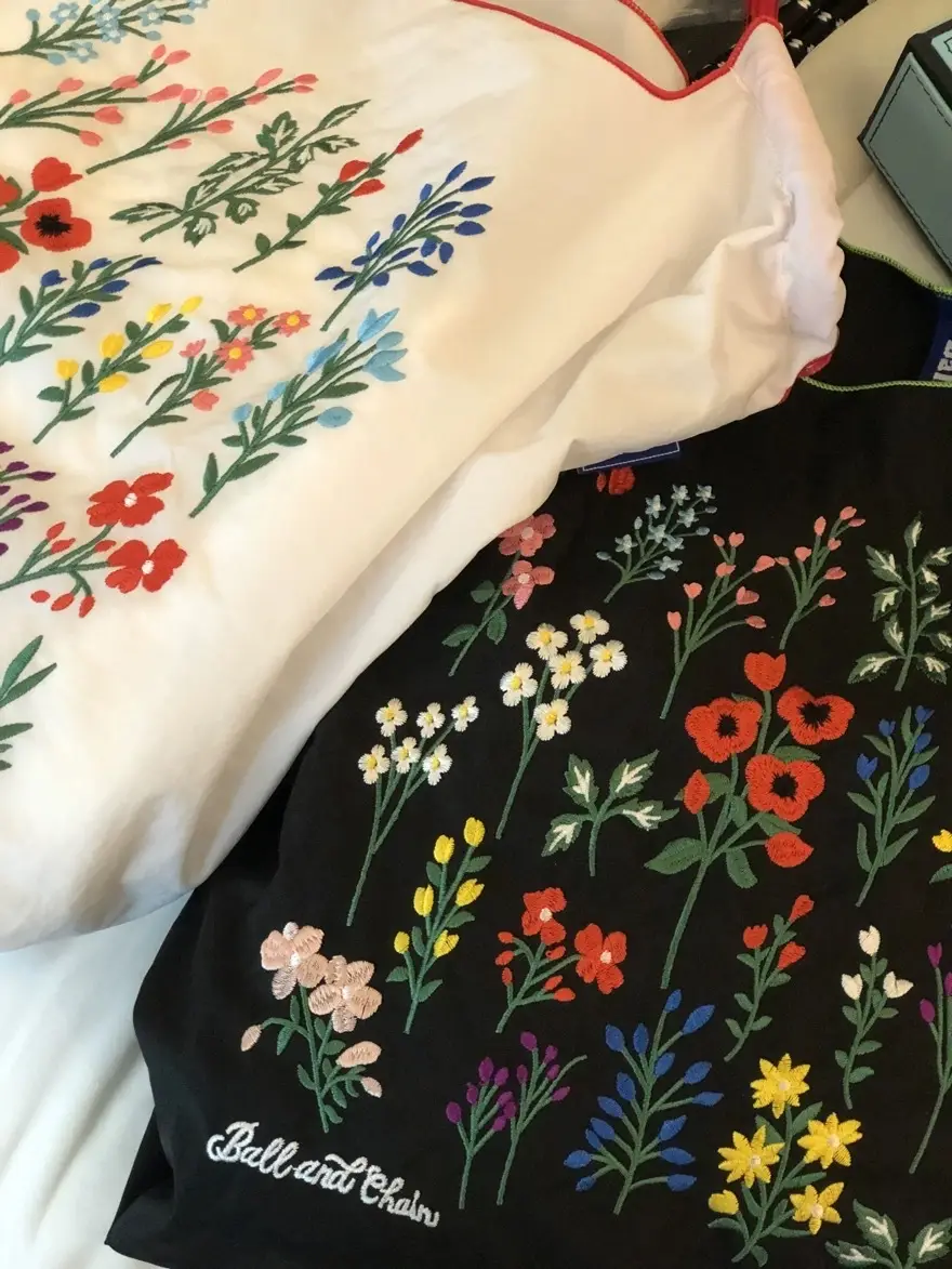 Women's Embroidered Floral Handheld Bag White — feature 8