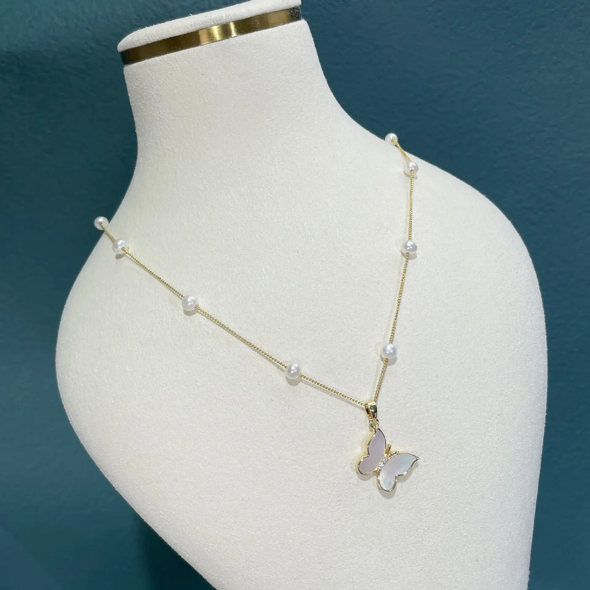 Gypsophila Pearl Necklace for Women Gold Chain Adjustable — feature 10
