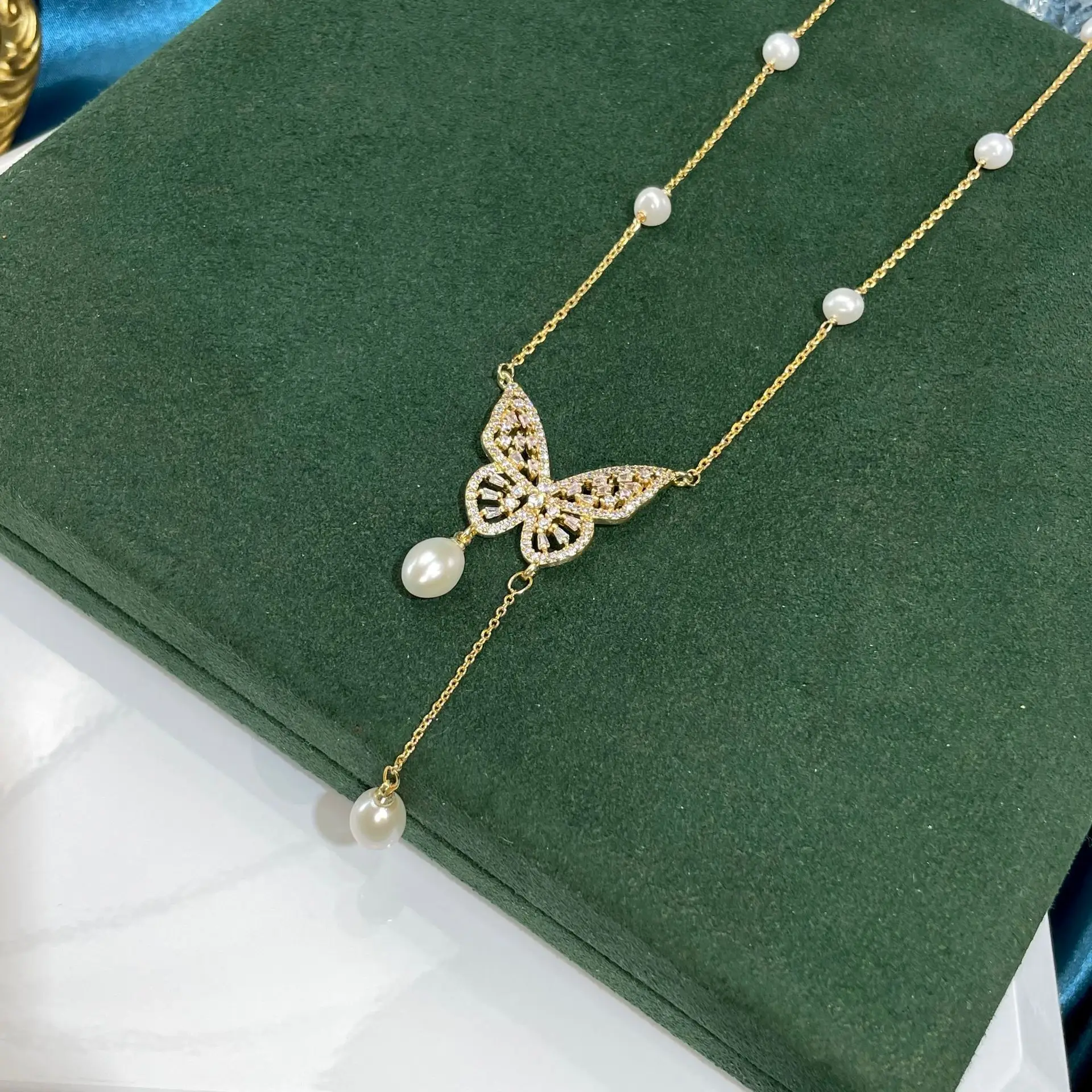 Gypsophila Pearl Necklace for Women Gold Chain Adjustable — feature 3